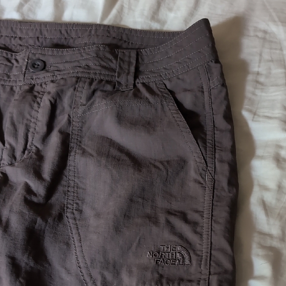 The North Face Women's Dark Brown Bermudas Short Streetwear - Picture 5 of 11
